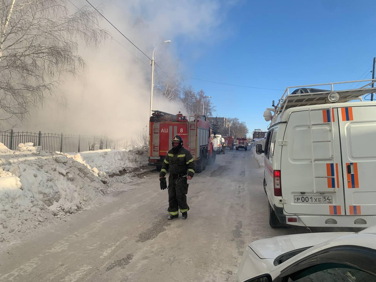 Фото В Новосибирске произошёл крупный пожар в колледже на Линейной – эвакуировано 670 человек. ОНЛАЙН 4 - Сиб.ФМ Фото В Новосибирске произошёл крупный пожар в колледже на Линейной – эвакуировано 670 человек. ОНЛАЙН 4